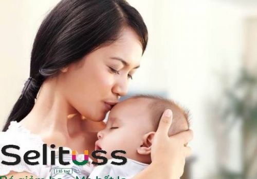 NÊN DÙNG KHÁNG SINH TRỊ HO HAY SIRO THẢO DƯỢC CHO BÉ